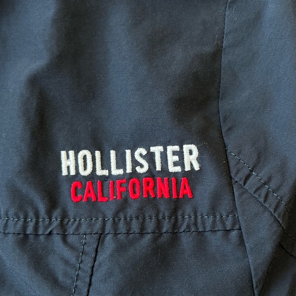 Hollister Dark Navy Blue Rain Jacket with 2 front pockets. Size Large - Picture 9 of 9